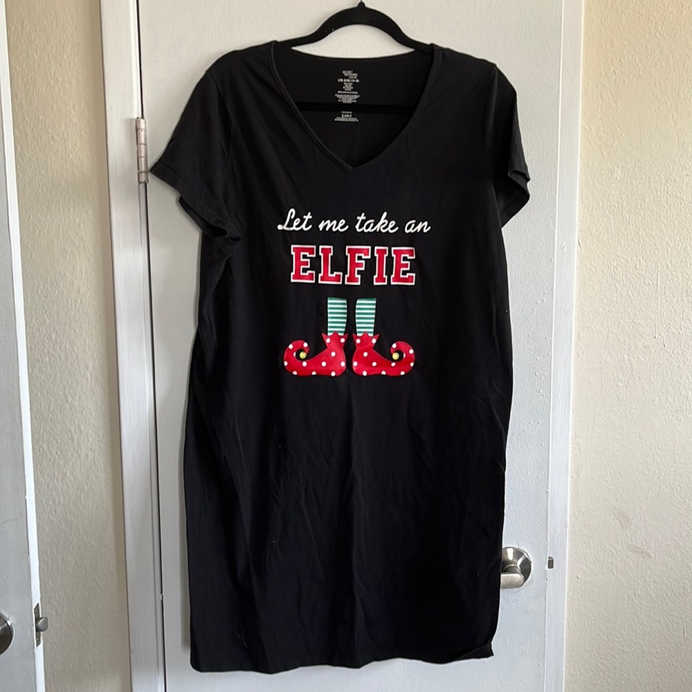 Christmas black night shirt - “Let me take an ELFIE” wording. Size L/XL